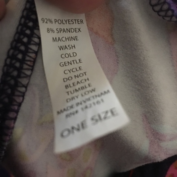 LuLaRoe Strawberry Print Leggings - Picture 7 of 7